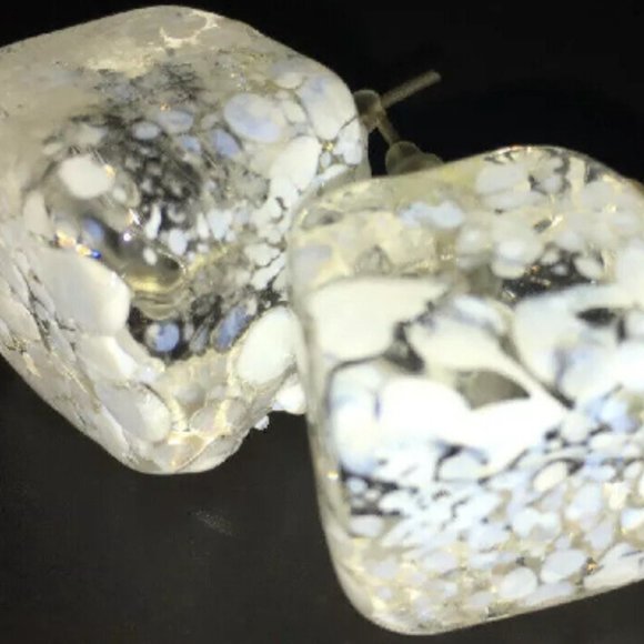 Maryam Nassir Zadeh ”Ice Cube” Glass White/Clear Stud Earrings - Picture 5 of 7